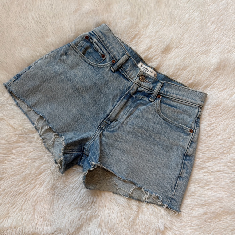 Curve Love Mid Rise Mom Shorts, Size 25